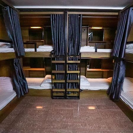 Bui Vien Street Hostel Хошимин Экстерьер фото