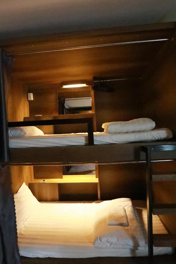 Bui Vien Street Hostel Хошимин Экстерьер фото