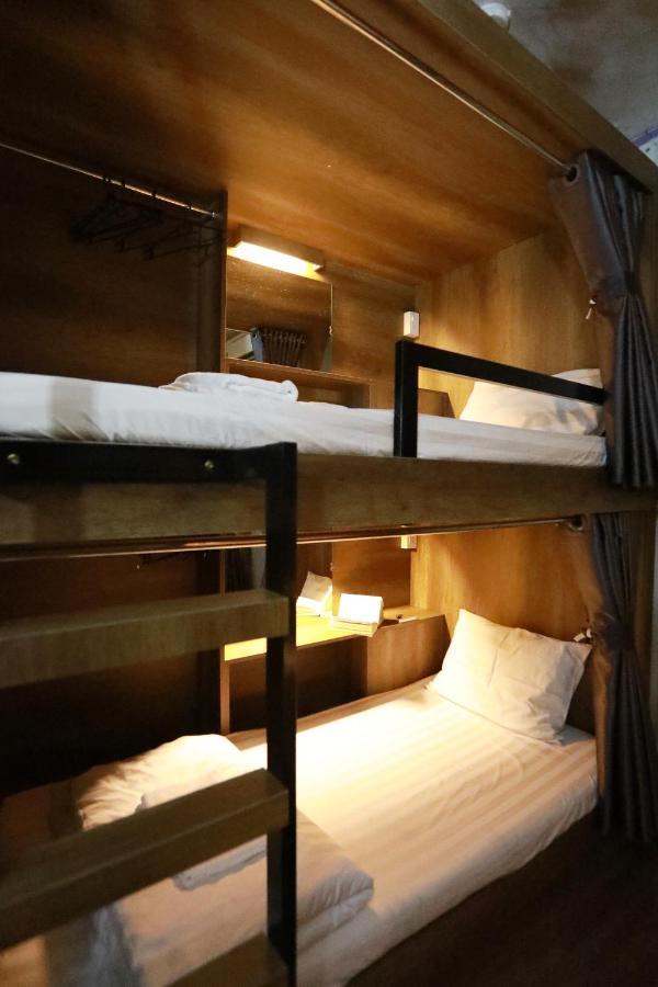 Bui Vien Street Hostel Хошимин Экстерьер фото