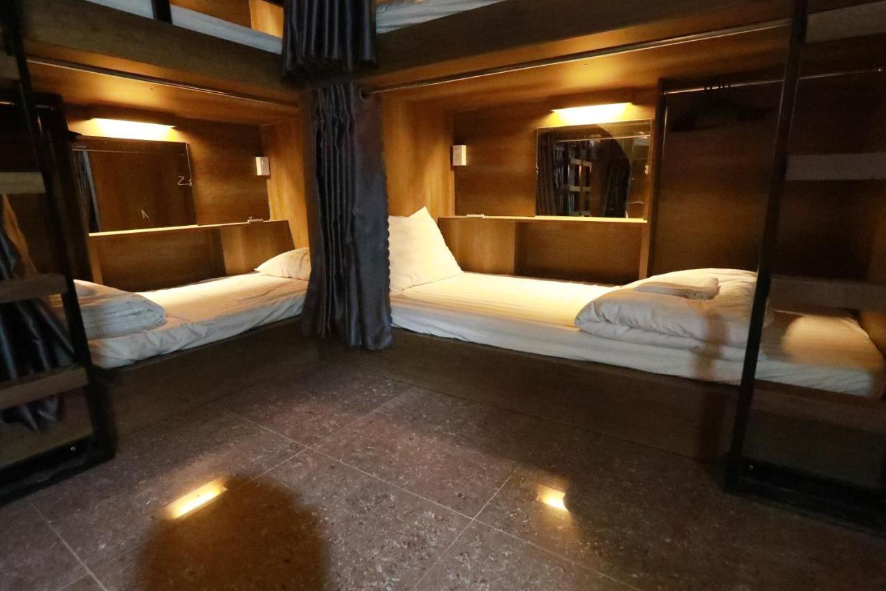 Bui Vien Street Hostel Хошимин Экстерьер фото